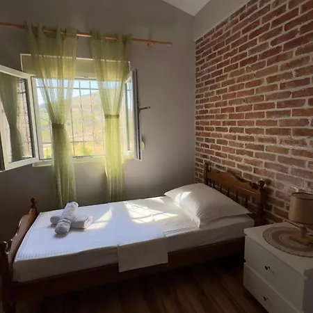 Vjosa Balcony - River View - Garden Farm & Bbq * Tepelene